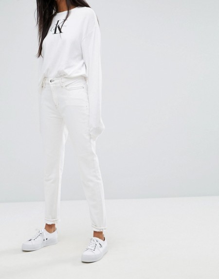 Calvin Klein Jeans - Schmal geschnittene Jeans mit hohem Bund - Weiß
