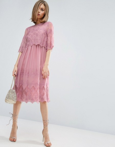 ASOS - Hochwertiges, hübsches, zweilagiges Kleid mit Stickerei - Rosa