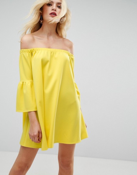 ASOS - Schulterfreies Kleid mit Glockenärmeln - Gelb