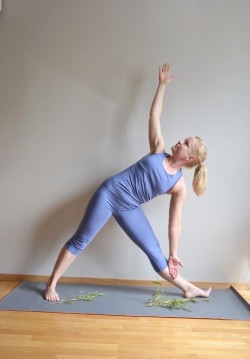 Bambutights med korta ben för yoga och träning. 