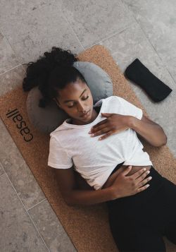 Meditation pillow halfmoon shape – Warm grey